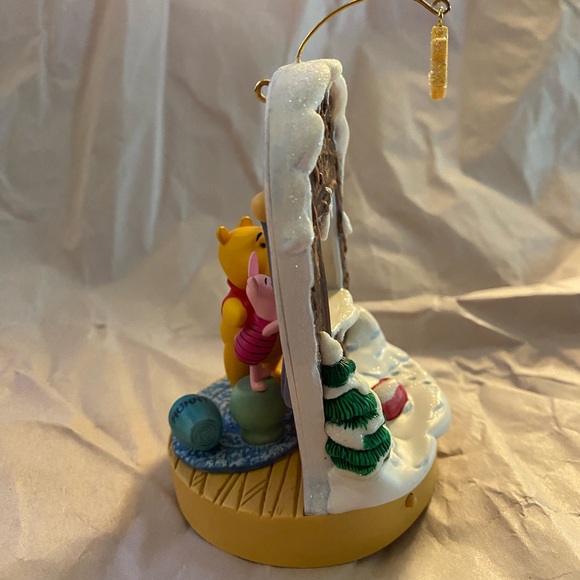 Hallmark Ornament - Lucky Star Winnie the Pooh Collection - Picture 3 of 5